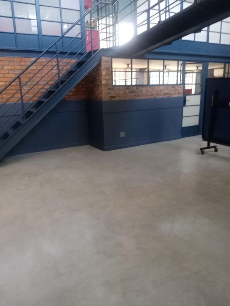 Colour screed floor with a seamless decorative finish