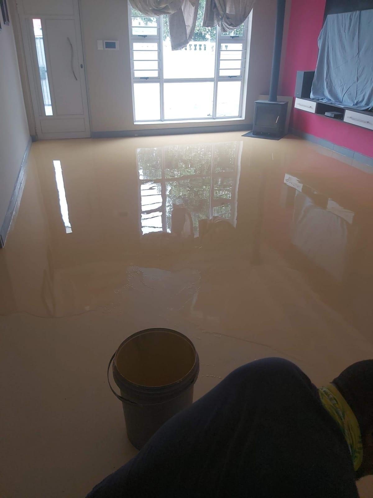 High-gloss epoxy floor in a workshop with a bright reflective surface